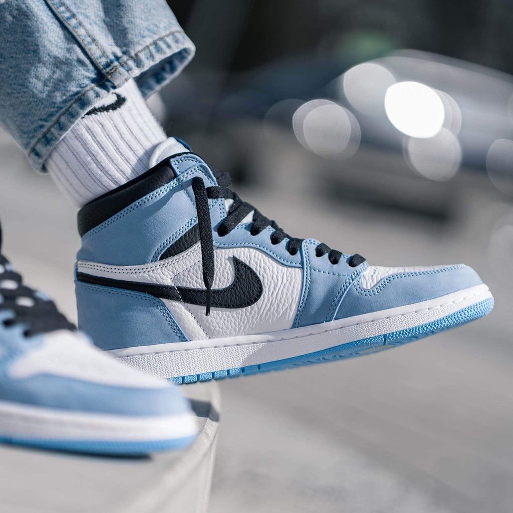 JORDAN 1 RETRO HIGH ‘WHITE UNIVERSITY BLUE BLACK’💙🤍
36-45 AVAILABLE 🤩